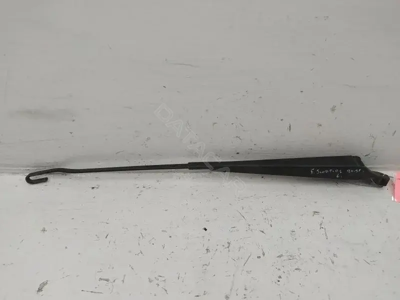 Рычаг стеклоочистителя 92GG17526A1A