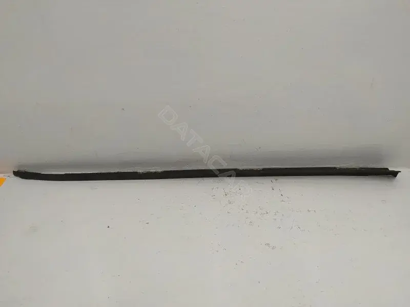 Молдинг лобового стекла A1686700108