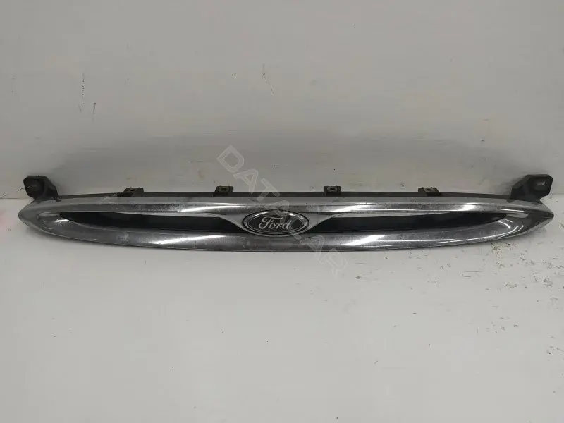 Решетка радиатора C8S4AA30851