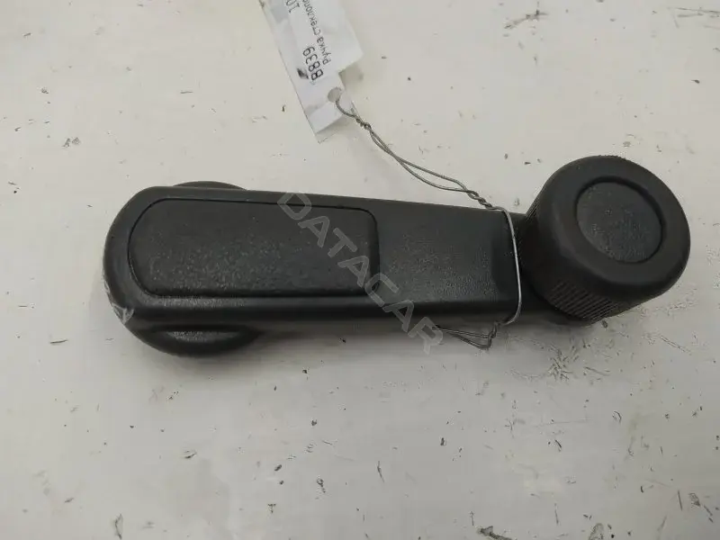 Ручка стеклоподъемника MB517605