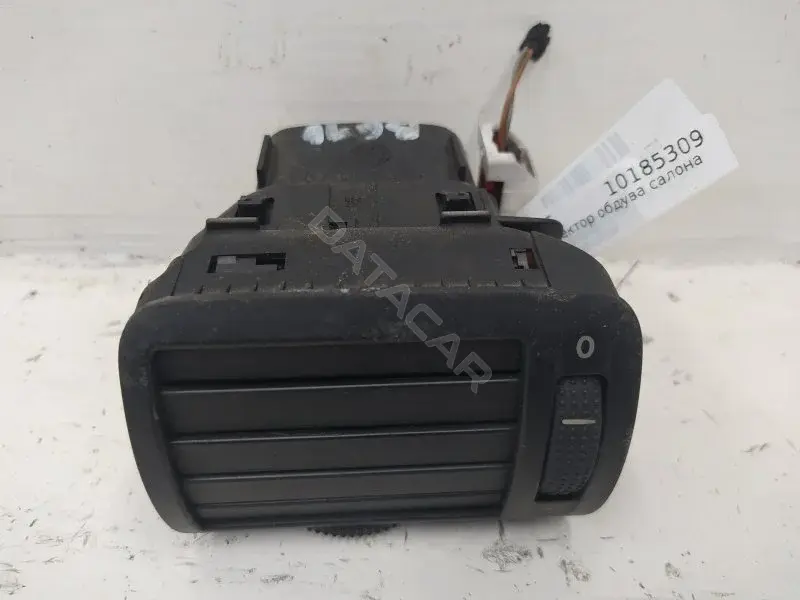 Дефлектор обдува салона 3B0819703D
