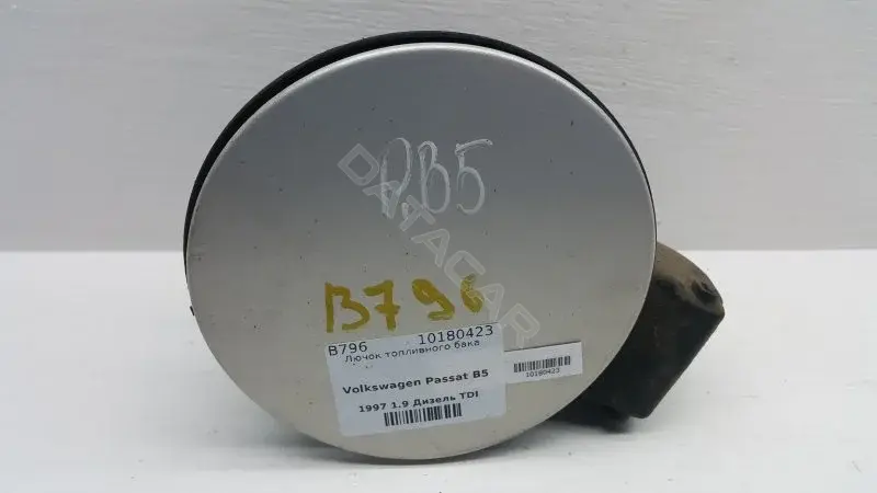 Крышка лючка топливного бака 3B0010211