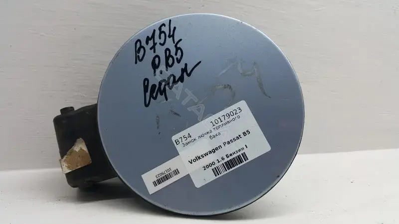 Крышка лючка топливного бака 3B0809857