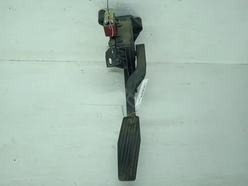 Педаль газа GM93335443