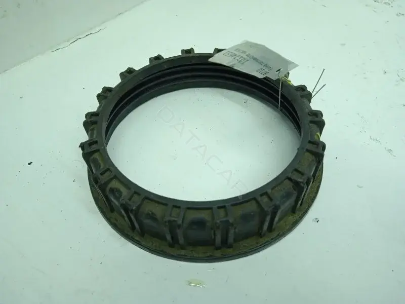 Гайка топливного бака MR27375