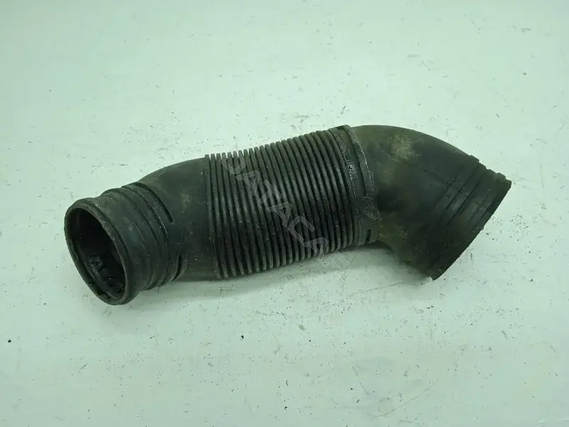 Патрубок воздушный YM216W633DA