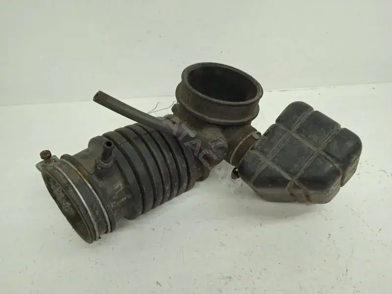 Патрубок воздушный MR281470