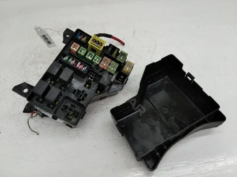 Блок предохранителей MR482519