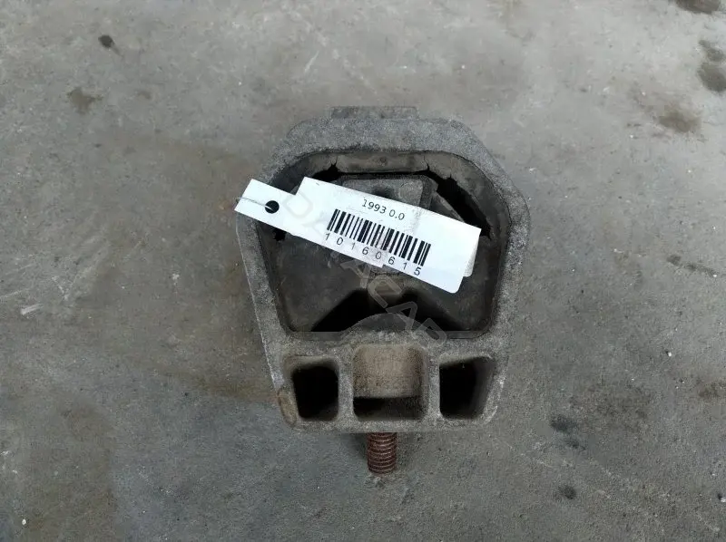 Подушка КПП 4A0399151D