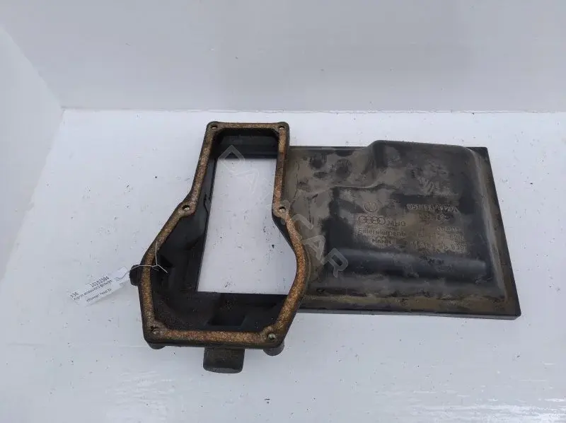 Корпус воздушного фильтра 051133837A