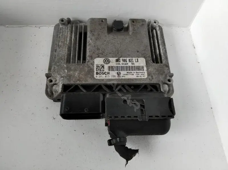 Блок управления двигателем 03G906021LB