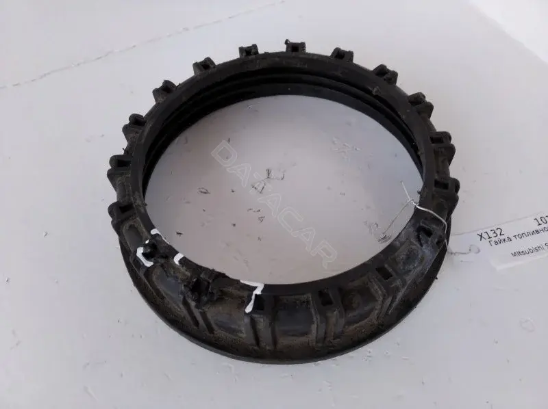 Гайка топливного бака MR271375