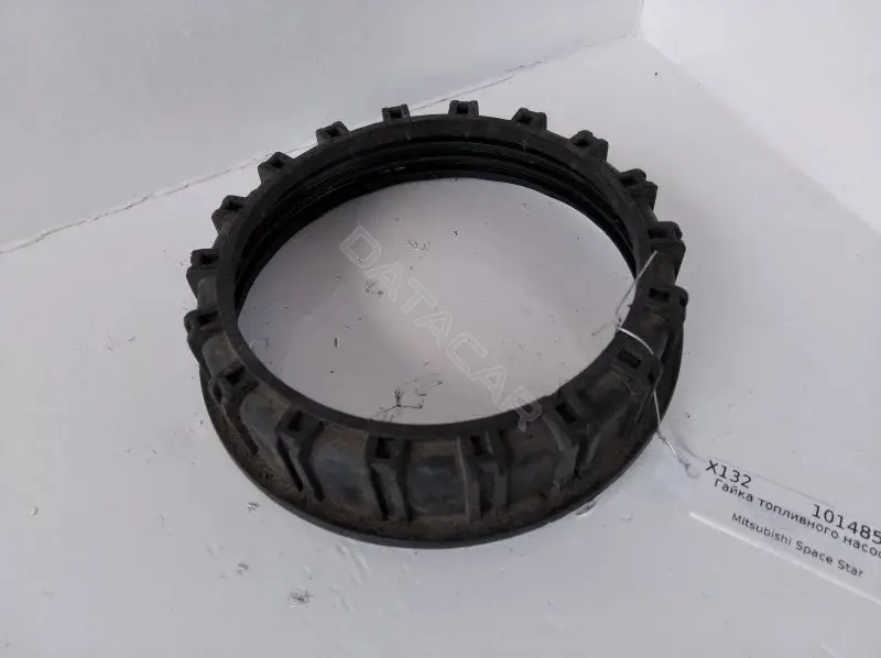 Гайка топливного бака MR271375