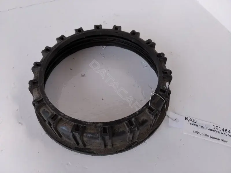 Гайка топливного бака MR271375
