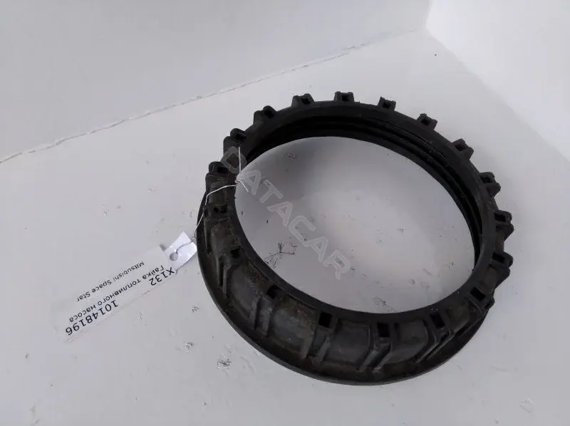 Гайка топливного бака MR271375