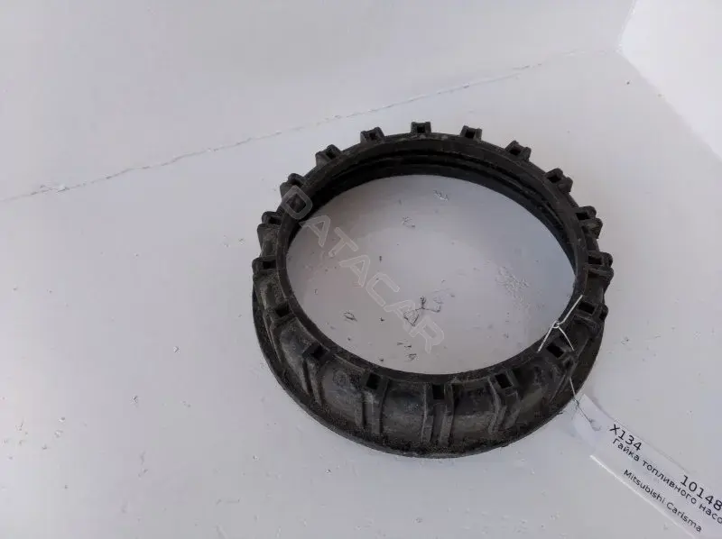 Гайка топливного бака MR271375