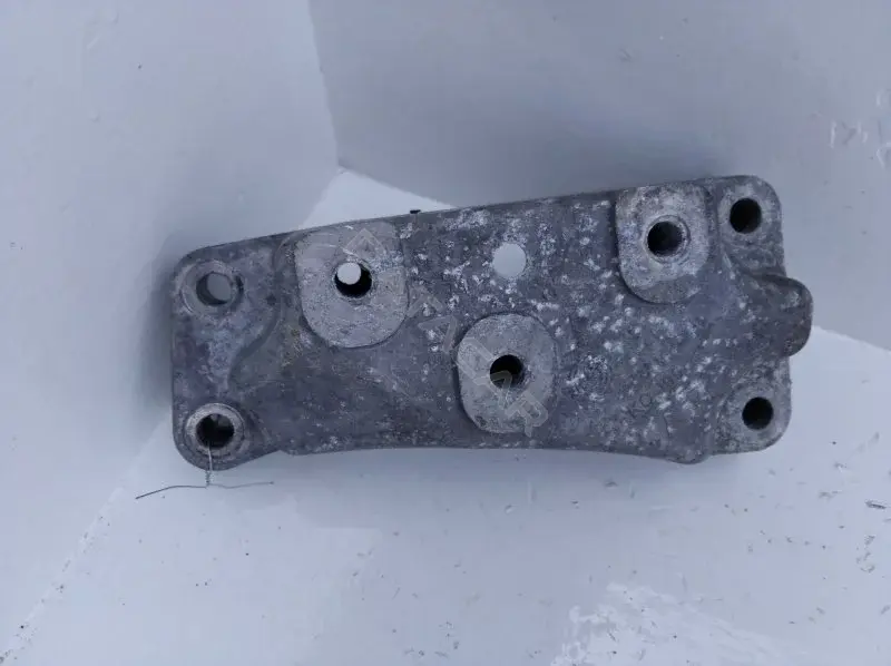 Кронштейн КПП 1K0199117