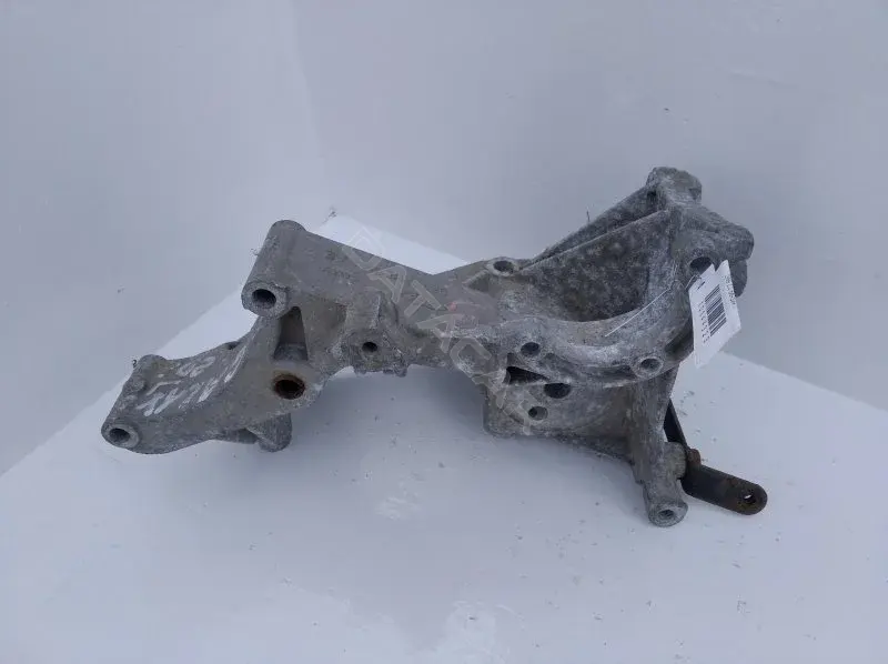 Кронштейн генератора 95WF19K341AE