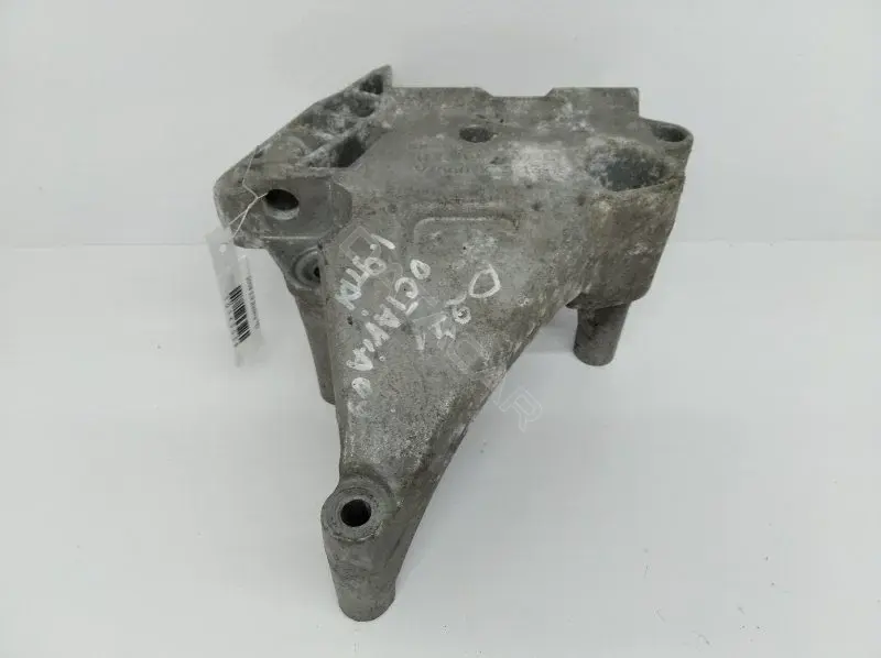 Кронштейн двигателя 03G199207G