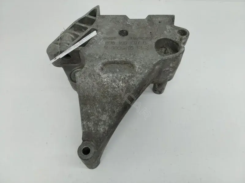 Кронштейн двигателя 03G199207G