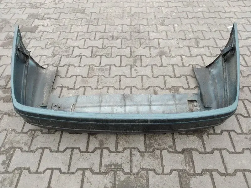 Задний бампер 10137430