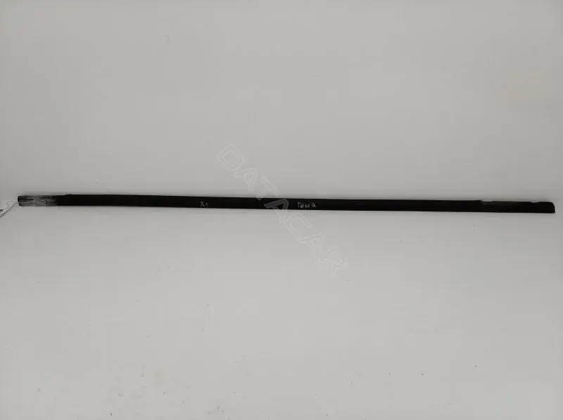 Молдинг двери 1T0837478B