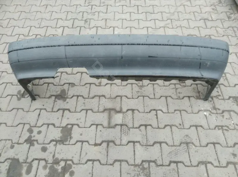 Задний бампер 10136985