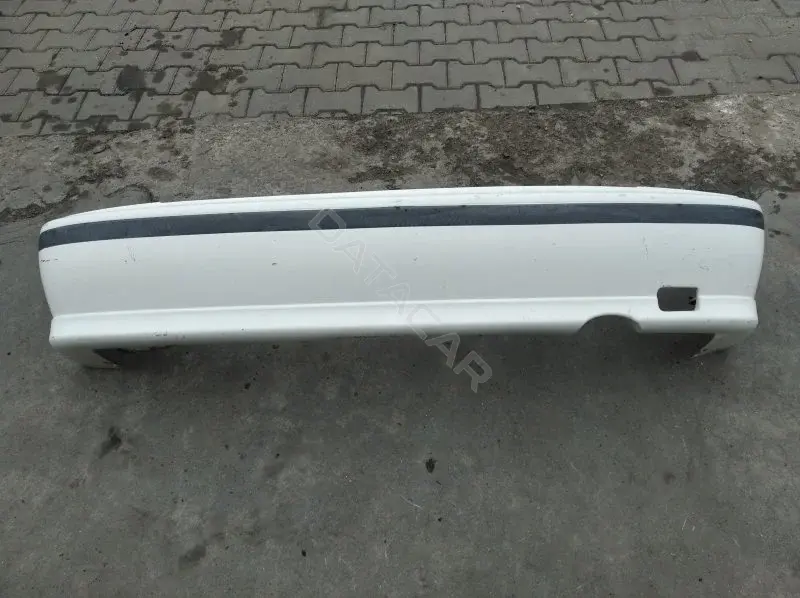 Задний бампер 10136729