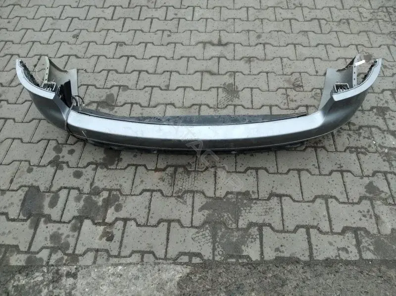 Задний бампер 10136724