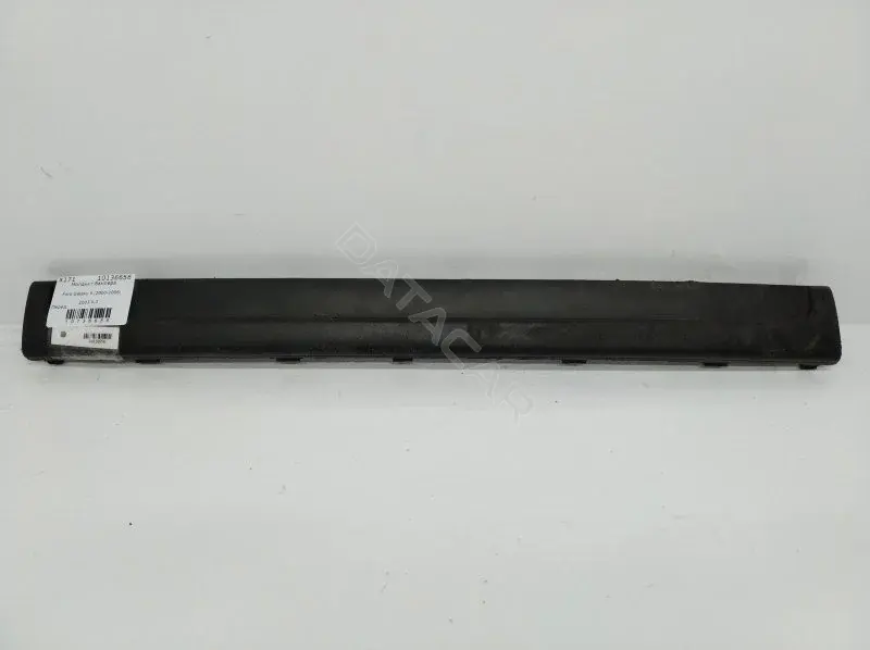 Накладка бампера YM2117E910
