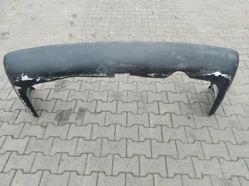 Задний бампер 10136470
