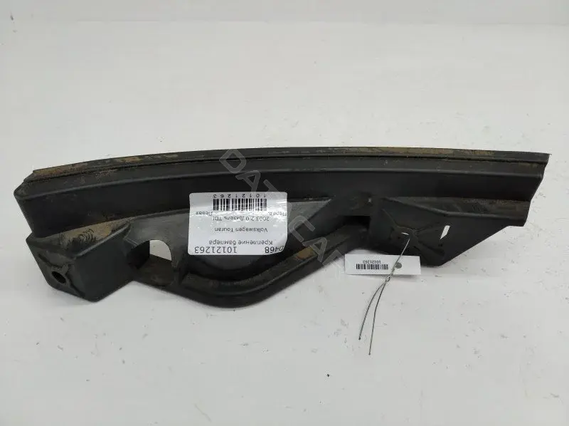 Кронштейн-направляющая бампера 1T0807889A