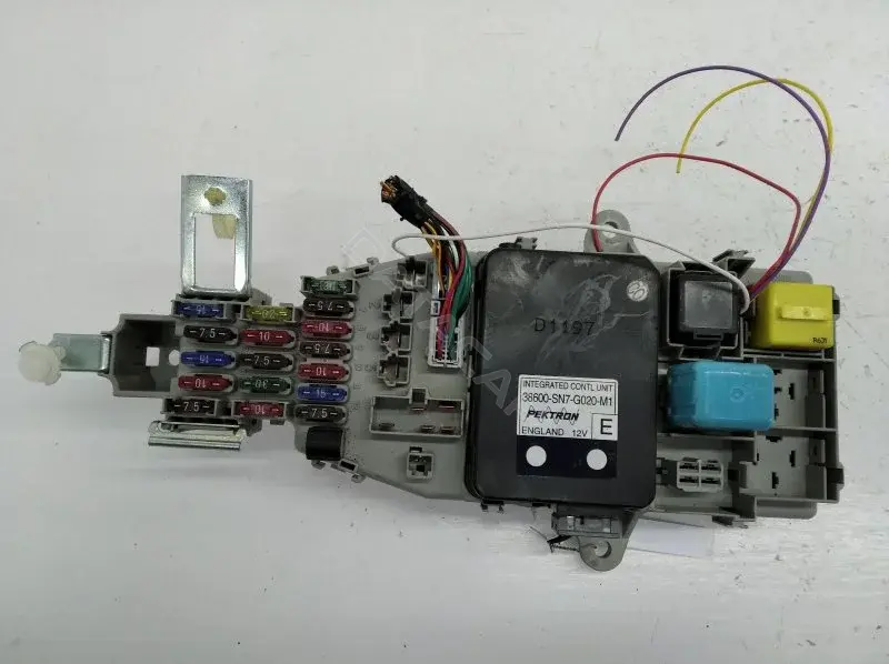 Блок предохранителей 3820ASN7G105