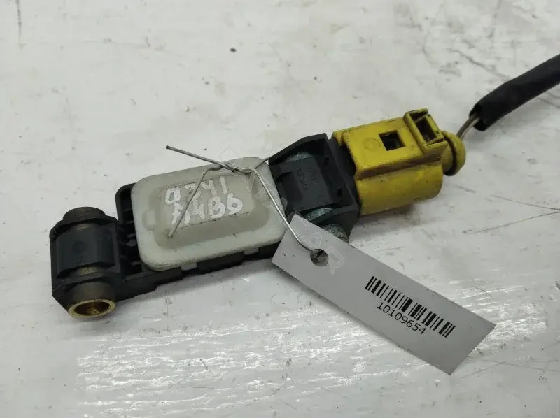Датчик удара 8E0959651B