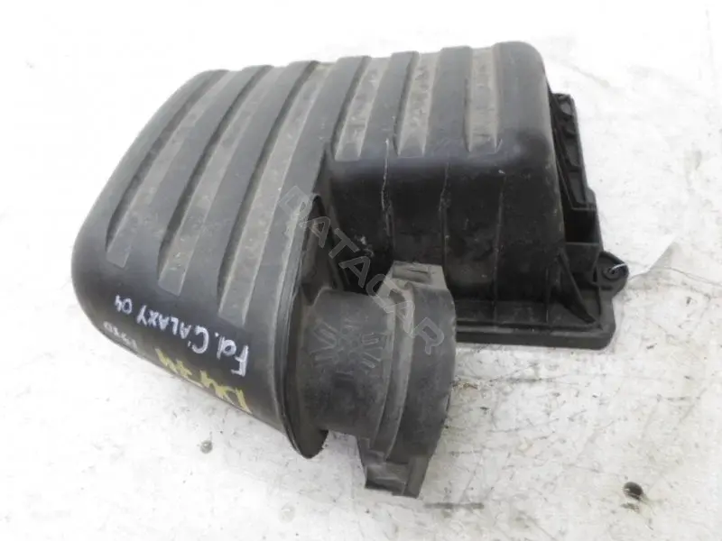 Корпус воздушного фильтра YM2X9643
