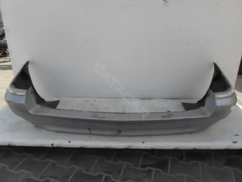 Задний бампер 10090403