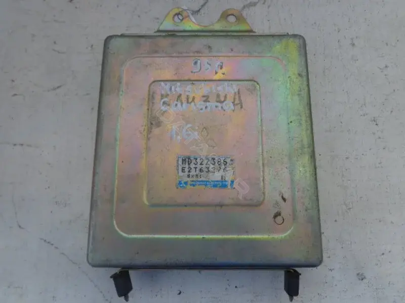 Блок управления двигателем MD322386