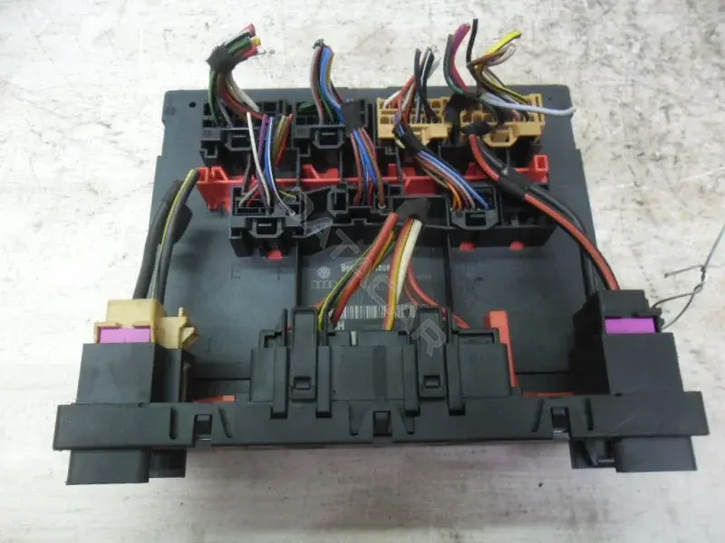 Блок управления BCM 3СО937049D