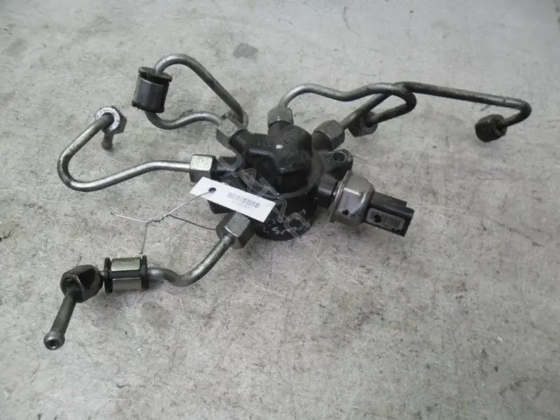 Топливная рейка 4M5Q-9D280DB