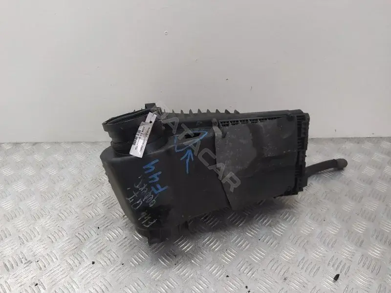 Корпус воздушного фильтра 7L6129601Q