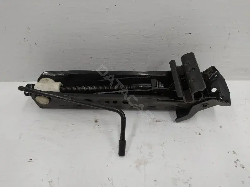 Домкраты 2S6117080AA