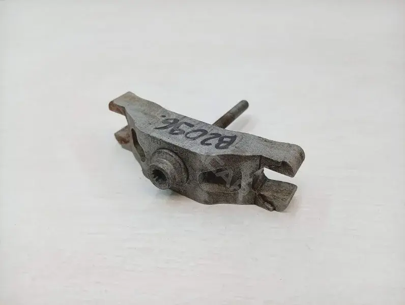 Крепление форсунки 03L216