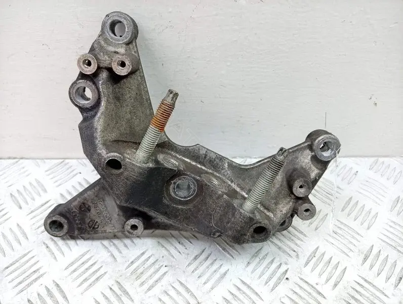 Кронштейн двигателя GK2Q6030AA