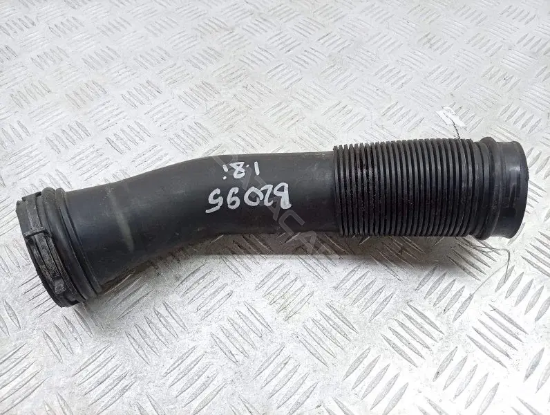 Патрубок воздушный 058129627E