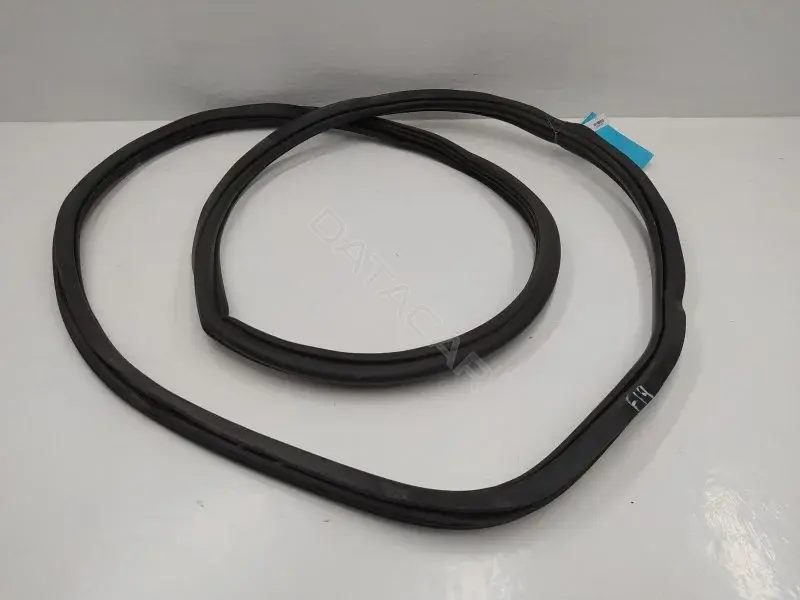 Уплотнитель двери 8K0831721