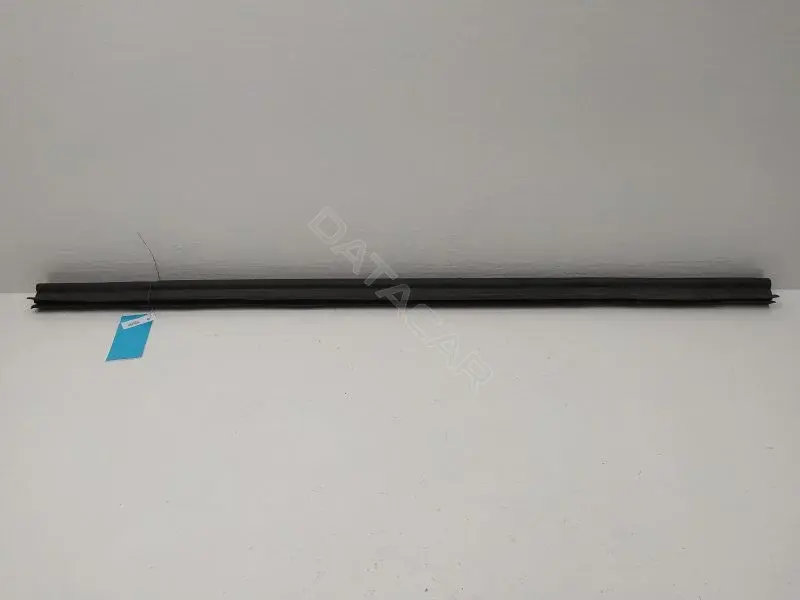 Уплотнитель двери 8T0823723B