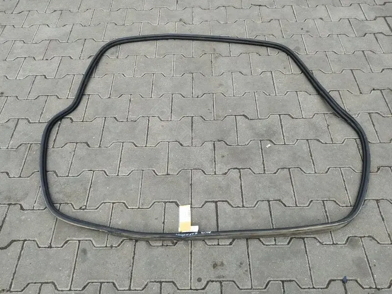Уплотнитель двери 1T0827705J