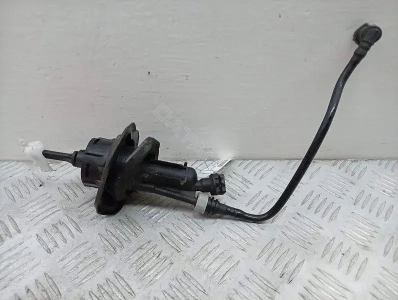 Главный цилиндр сцепления 3M517A543AG