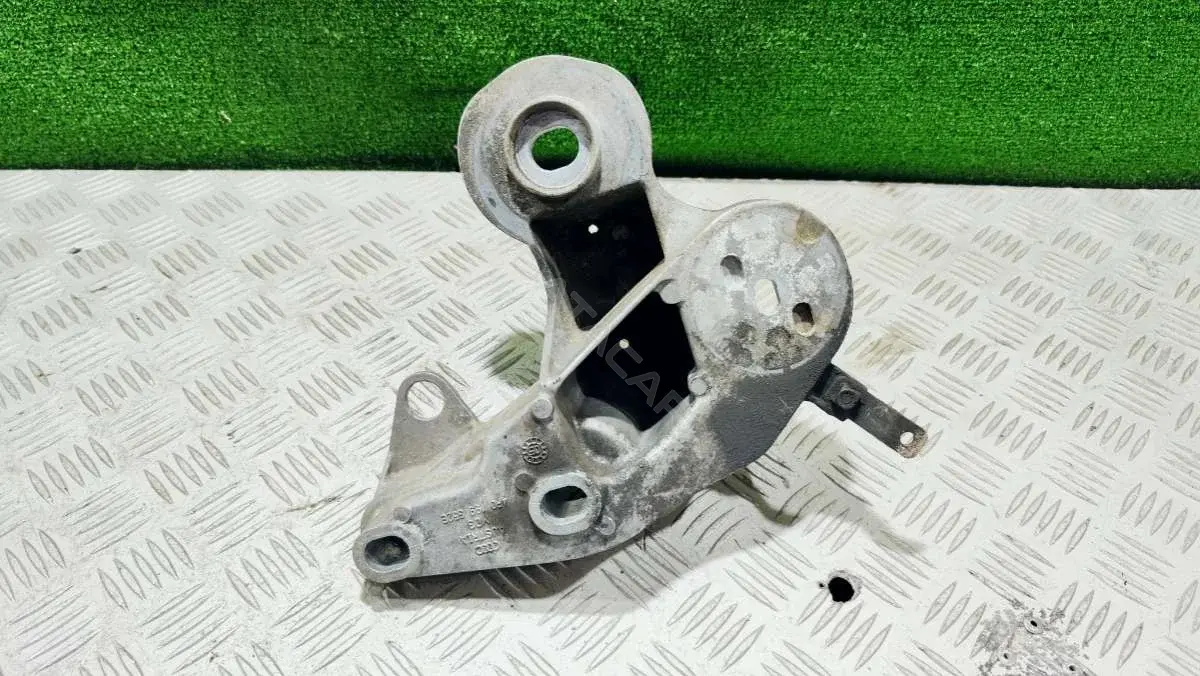Скоба стабилизатора 4F0199352E
