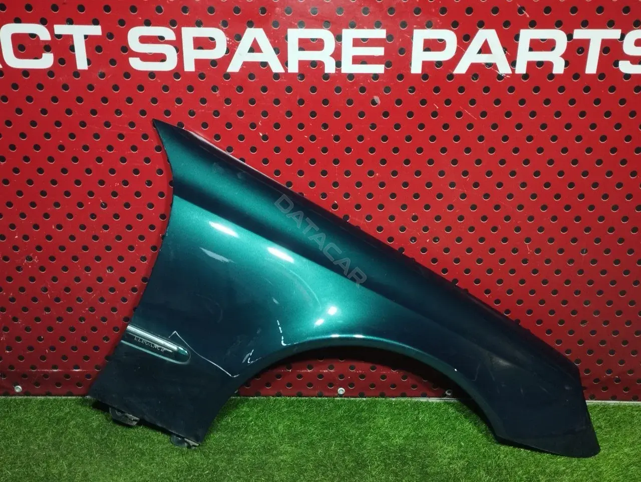 Крыло переднее 106804265